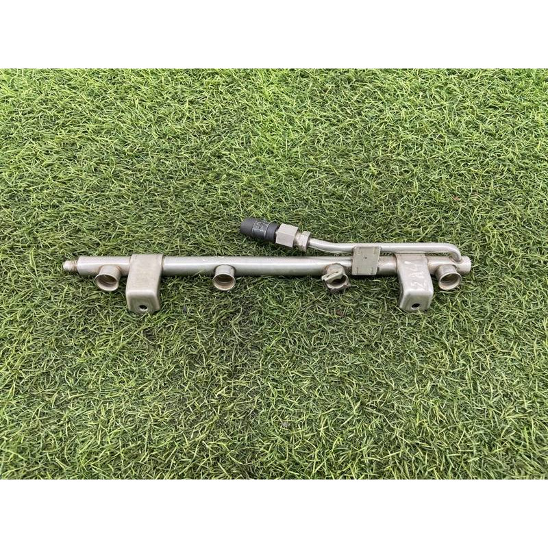 Топливная рампа (топливная система) AUDI A4 B6 2003 1.8 BFB 06B133317N