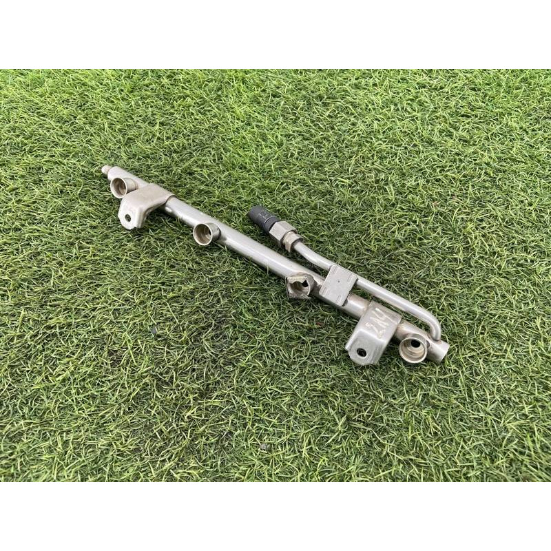 Топливная рампа (топливная система) AUDI A4 B6 2003 1.8 BFB 06B133317N