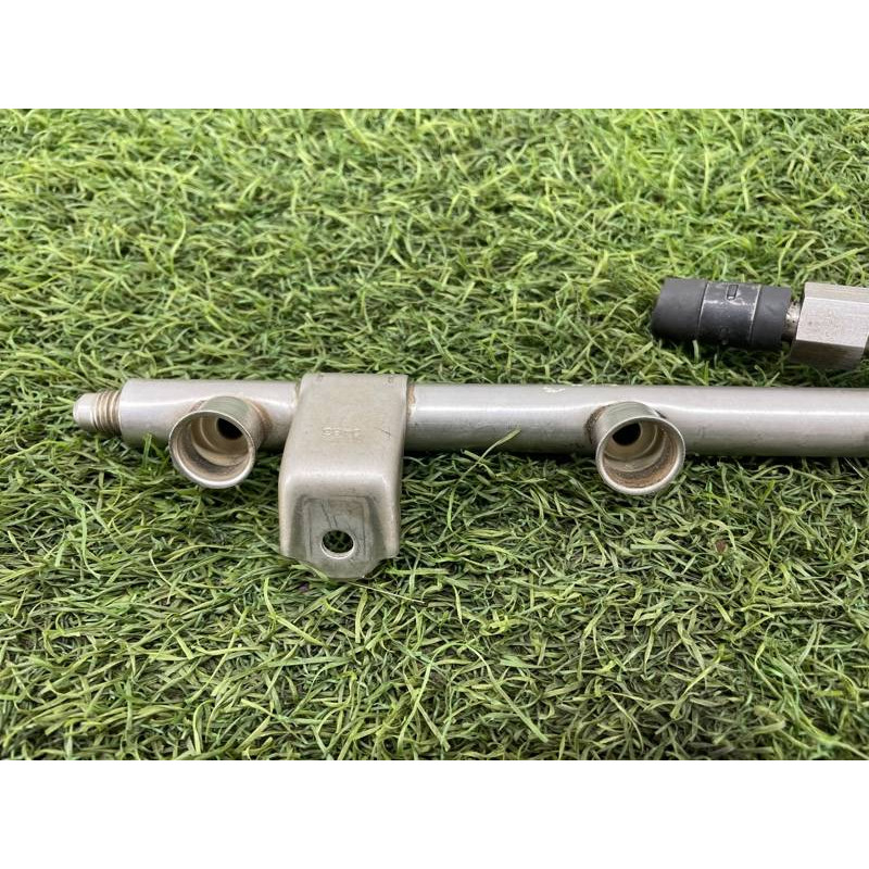 Топливная рампа (топливная система) AUDI A4 B6 2003 1.8 BFB 06B133317N