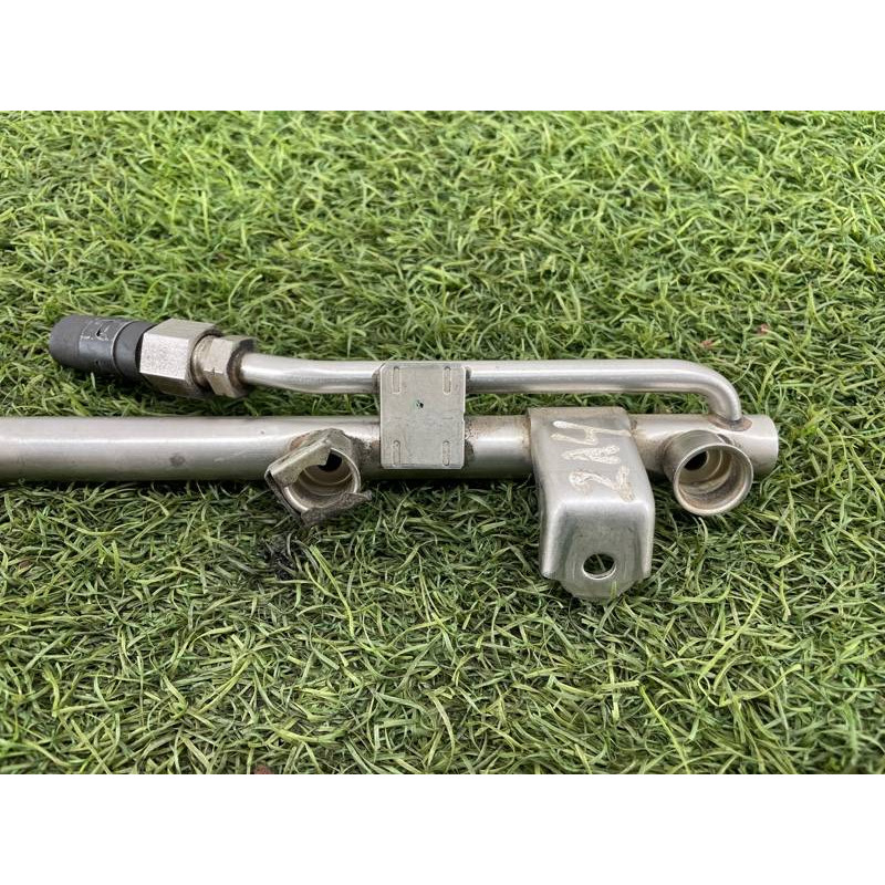 Топливная рампа (топливная система) AUDI A4 B6 2003 1.8 BFB 06B133317N