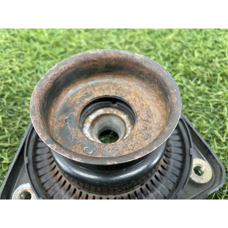 Опора стойки (подвеска) Mercedes-Benz C-class W203 1.8 M111.951 A2033200873