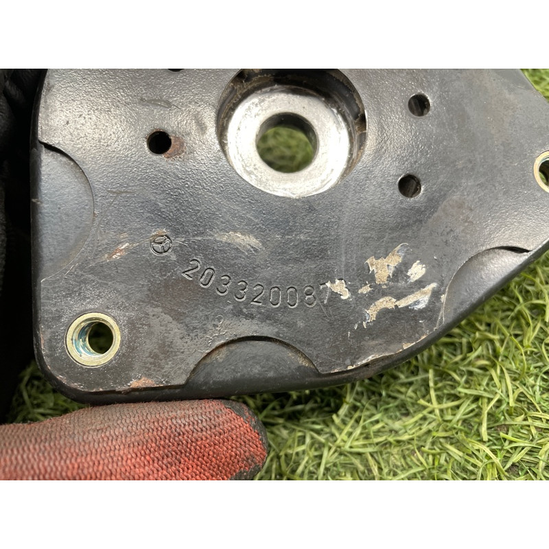 Опора стойки (подвеска) Mercedes-Benz C-class W203 1.8 M111.951 A2033200873