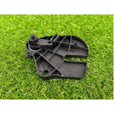 Кронштейн ручки открывания капота