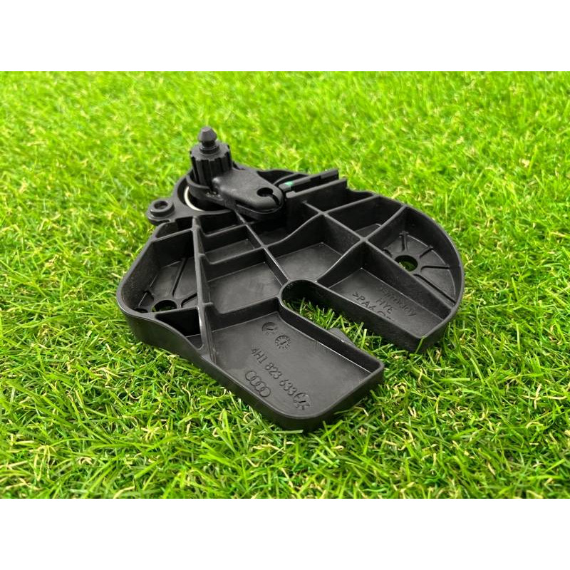 Кронштейн ручки открывания капота (салон) AUDI A8 D4 2011 4,2 4H1823633D