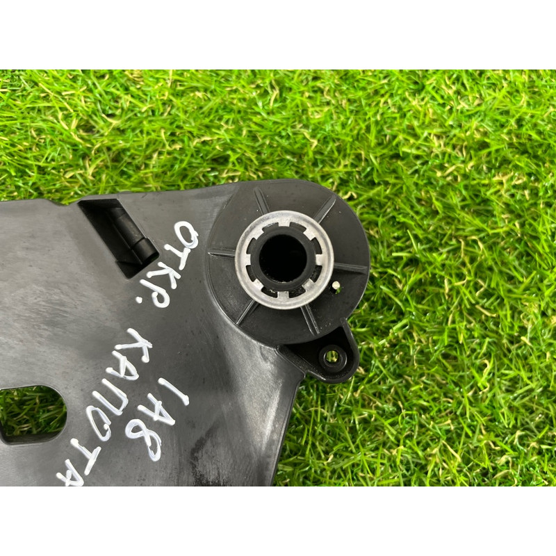 Кронштейн ручки открывания капота (салон) AUDI A8 D4 2011 4,2 4H1823633D