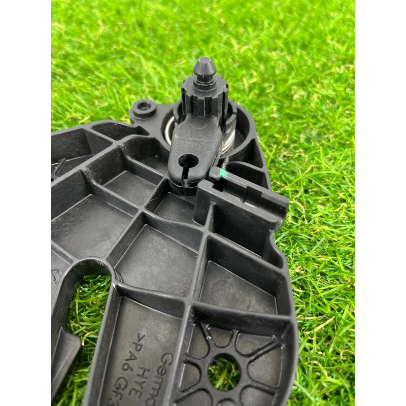 Кронштейн ручки открывания капота (салон) AUDI A8 D4 2011 4,2 4H1823633D