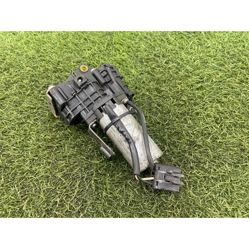 Моторчик регулировки рулевой колонкой (электрика) BMW 5-series E60 2004 M54B22 67646956696