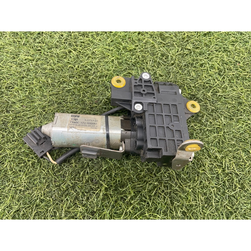 Моторчик регулировки рулевой колонкой (электрика) BMW 5-series E60 2004 M54B22 67646956696