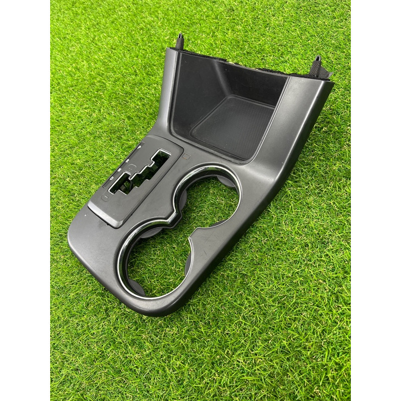 Накладка центральной консоли (салон) KIA Sorento UM 2013 2.4 846501U200VA