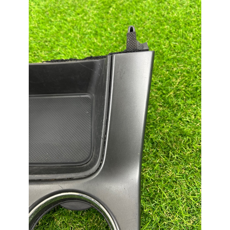 Накладка центральной консоли (салон) KIA Sorento UM 2013 2.4 846501U200VA