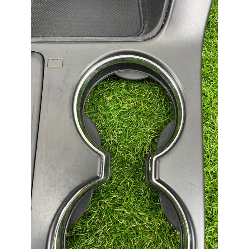 Накладка центральной консоли (салон) KIA Sorento UM 2013 2.4 846501U200VA