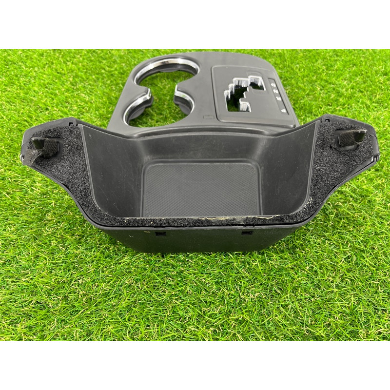 Накладка центральной консоли (салон) KIA Sorento UM 2013 2.4 846501U200VA