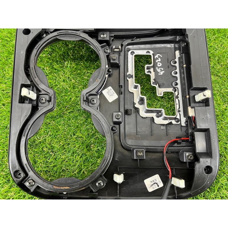 Накладка центральной консоли (салон) KIA Sorento UM 2013 2.4 846501U200VA