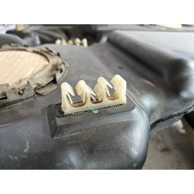 Топливный бак (топливная система) Volkswagen Touareg II NF 2013 3.0 TDI 7P6201075K