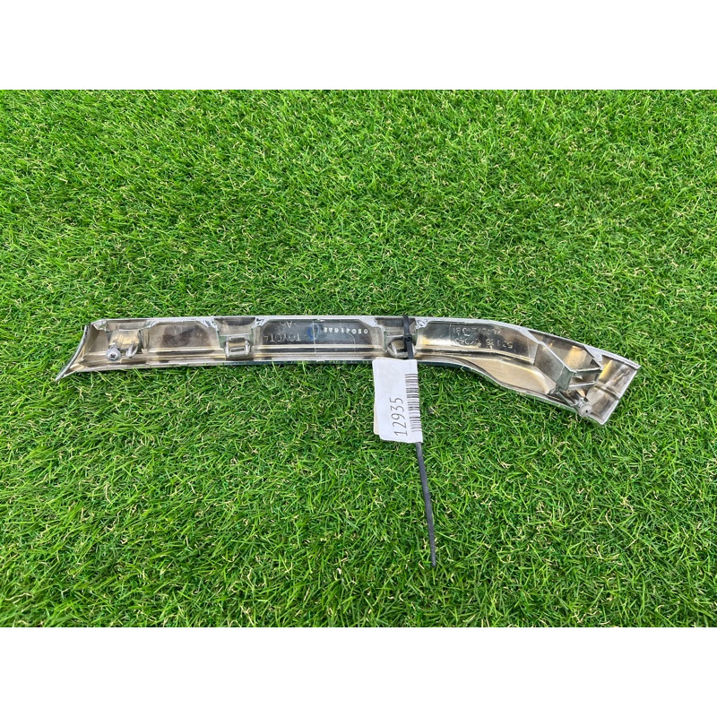 Молдинг решетки радиатора (кузов и элементы) Toyota Hilux GUN125 531260K040