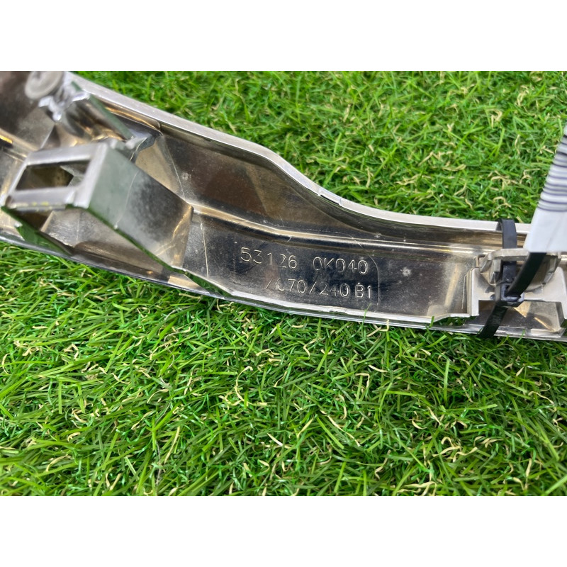 Молдинг решетки радиатора (кузов и элементы) Toyota Hilux GUN125 531260K040