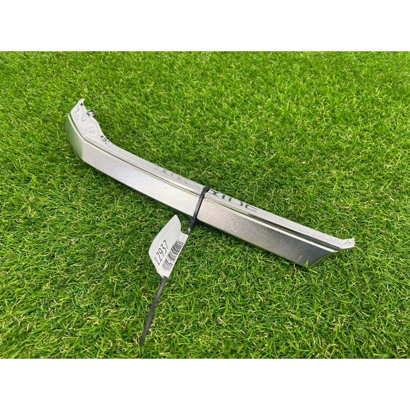 Молдинг решетки радиатора (кузов и элементы) Toyota Hilux GUN125 531250K040