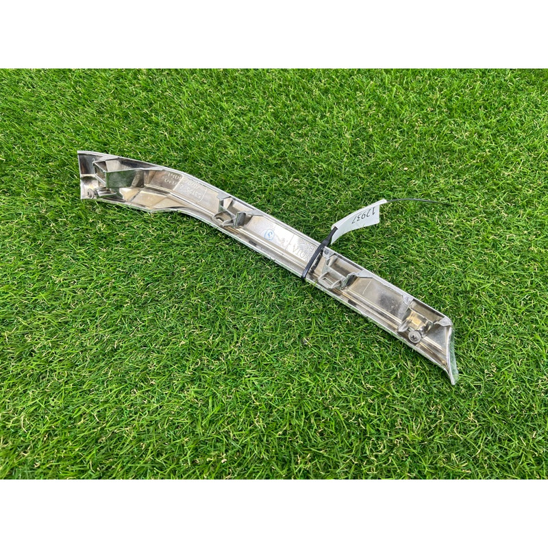 Молдинг решетки радиатора (кузов и элементы) Toyota Hilux GUN125 531250K040