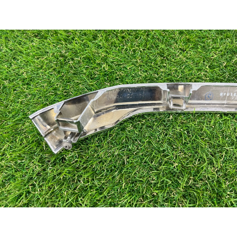 Молдинг решетки радиатора (кузов и элементы) Toyota Hilux GUN125 531250K040