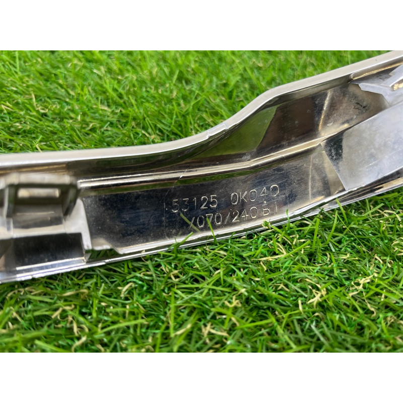 Молдинг решетки радиатора (кузов и элементы) Toyota Hilux GUN125 531250K040