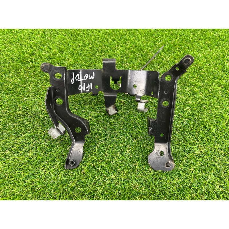 Кронштейн (двигатель и элементы) BMW 5-series F10 2013 N63B44 17137606025