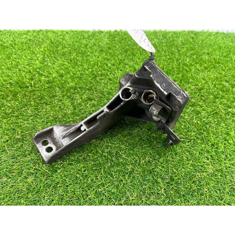 Кронштейн подушки двигателя (кронштейны двигателя) BMW 7-series E38 22121704581