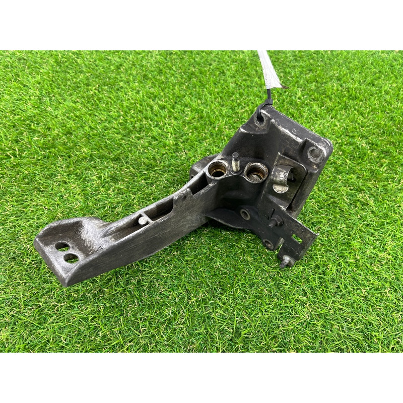 Кронштейн подушки двигателя (кронштейны двигателя) BMW 7-series E38 22121704581