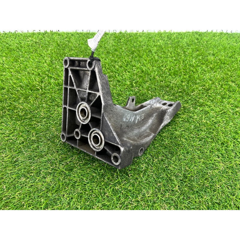 Кронштейн подушки двигателя (кронштейны двигателя) BMW 7-series E38 22121704581