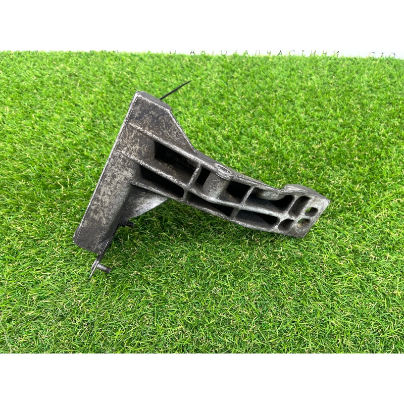 Кронштейн подушки двигателя (кронштейны двигателя) BMW 7-series E38 22121704581