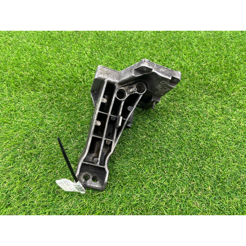 Кронштейн подушки двигателя (кронштейны двигателя) BMW 7-series E38 22121704581