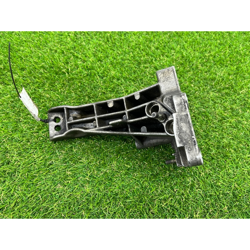 Кронштейн подушки двигателя (кронштейны двигателя) BMW 7-series E38 22121704581