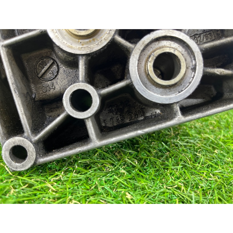 Кронштейн подушки двигателя (кронштейны двигателя) BMW 7-series E38 22121704581