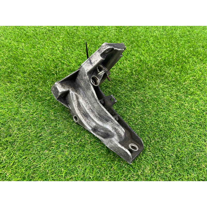 Кронштейн подушки двигателя (кронштейны двигателя) BMW 7-series E38 1996 M60B40 22121704581