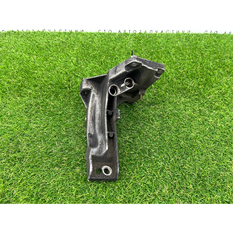 Кронштейн подушки двигателя (кронштейны двигателя) BMW 7-series E38 1996 M60B40 22121704581