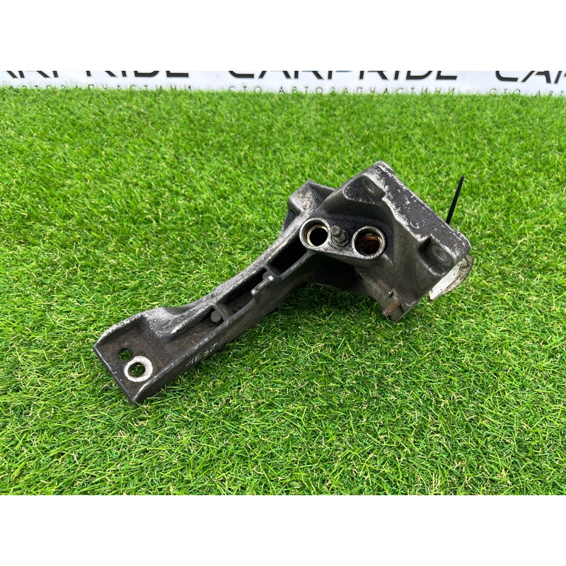 Кронштейн подушки двигателя (кронштейны двигателя) BMW 7-series E38 1996 M60B40 22121704581