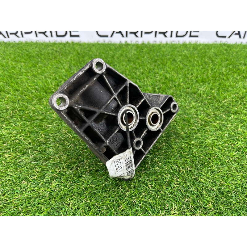 Кронштейн подушки двигателя (кронштейны двигателя) BMW 7-series E38 1996 M60B40 22121704581