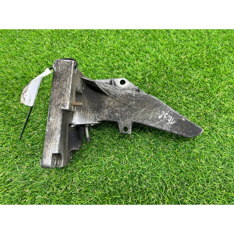 Кронштейн подушки двигателя (кронштейны двигателя) BMW 7-series E38 1996 M60B40 22121704581