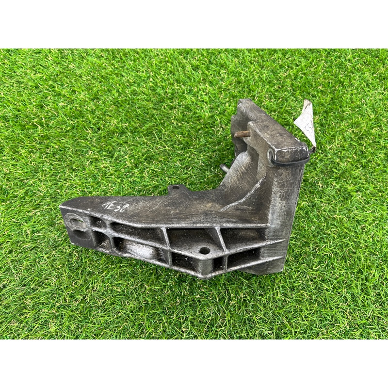 Кронштейн подушки двигателя (кронштейны двигателя) BMW 7-series E38 1996 M60B40 22121704581