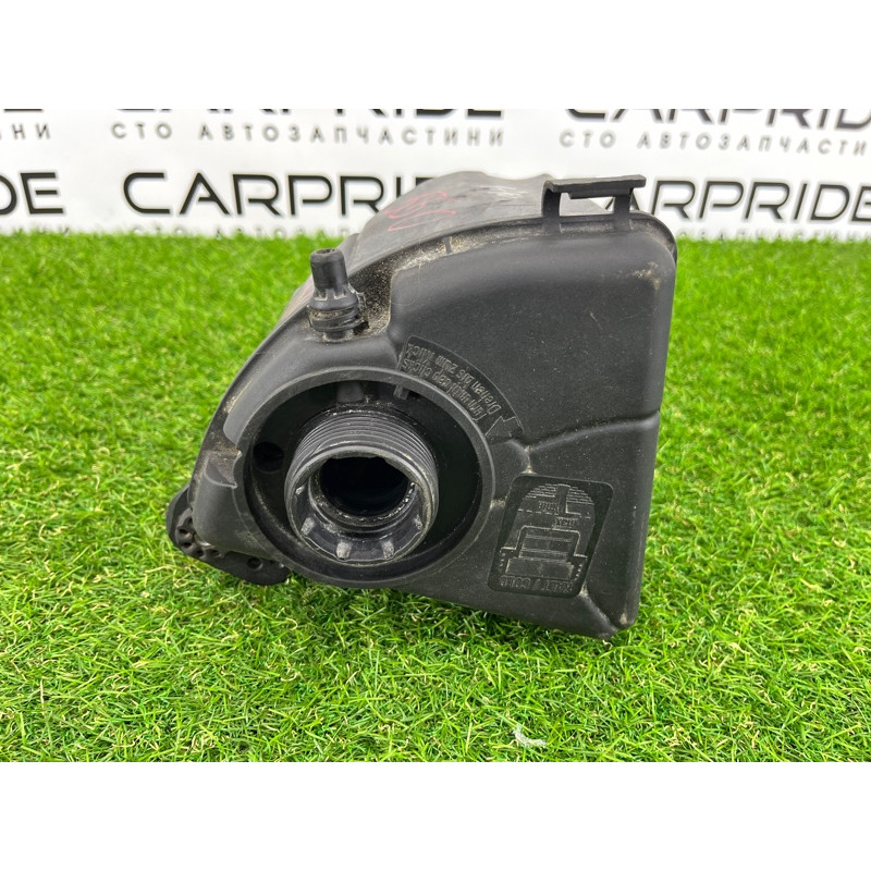 Бачок расширительный (система охлаждения) BMW 5-series F10 2013 N63B44 17137601948