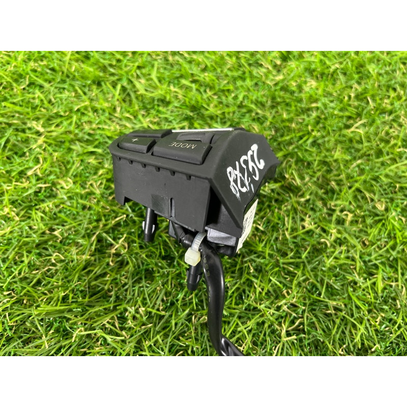 Кнопки руля (электрика / кнопки) BMW 5-series F10 2011 N63B44 61319229479