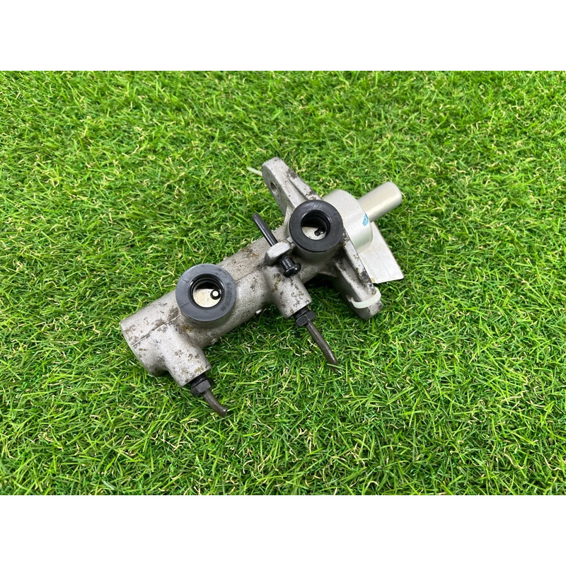 Главный тормозной цилиндр (тормозная система) Hyundai Santa Fe CM 2009 2.2 CRDI 585102B930