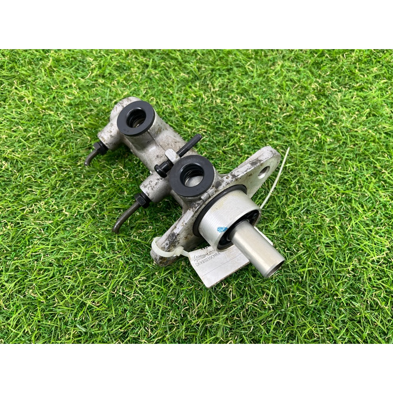 Главный тормозной цилиндр (тормозная система) Hyundai Santa Fe CM 2009 2.2 CRDI 585102B930