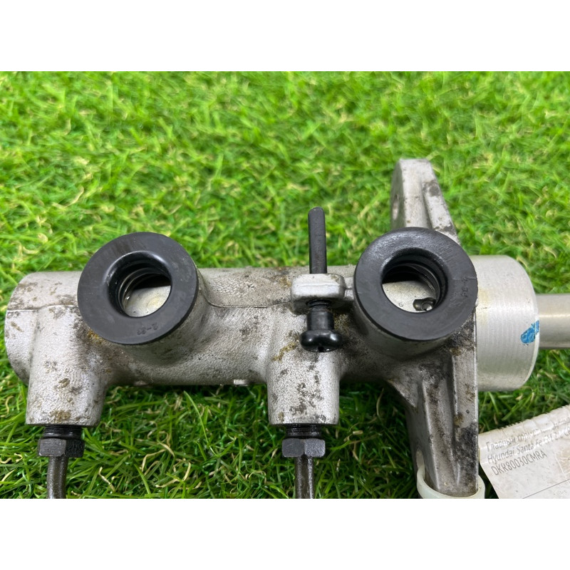 Главный тормозной цилиндр (тормозная система) Hyundai Santa Fe CM 2009 2.2 CRDI 585102B930