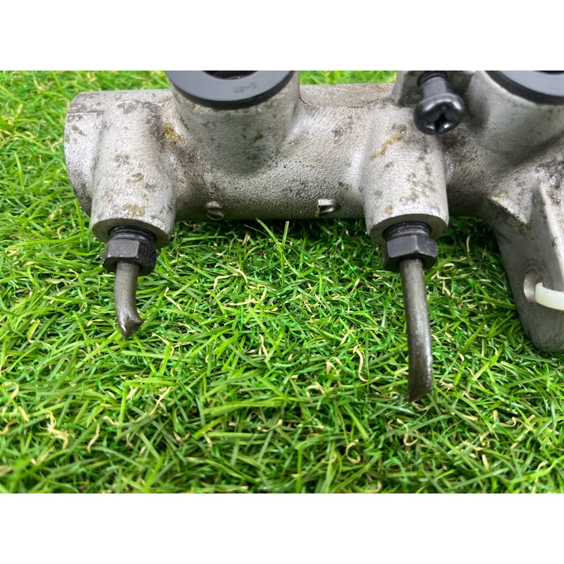 Главный тормозной цилиндр (тормозная система) Hyundai Santa Fe CM 2009 2.2 CRDI 585102B930