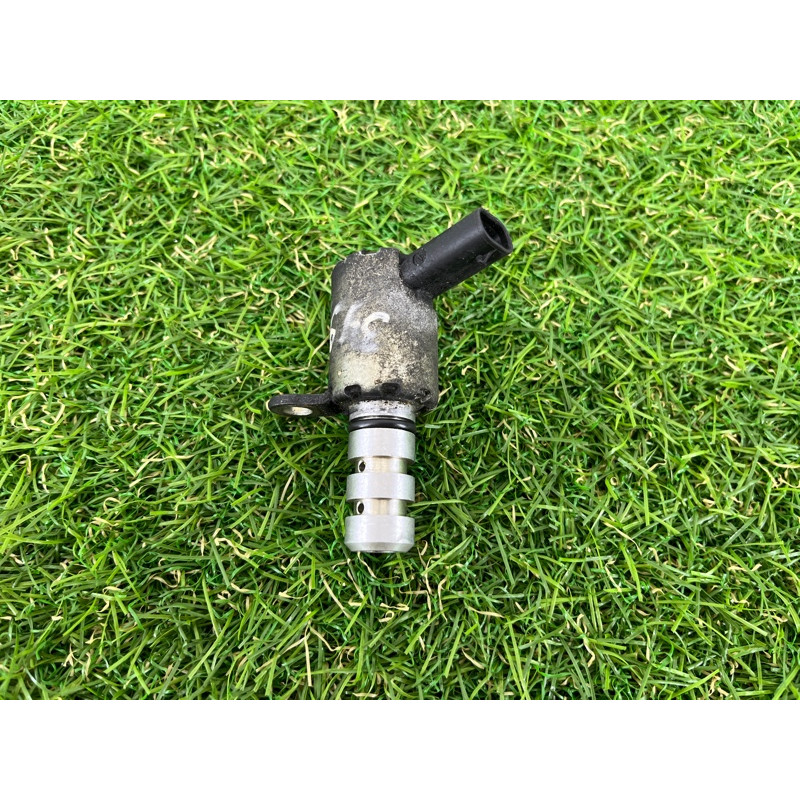 Клапан фазорегулятора (электрика двигателя) Volkswagen Passat B7 2014 1.8 06k115243a