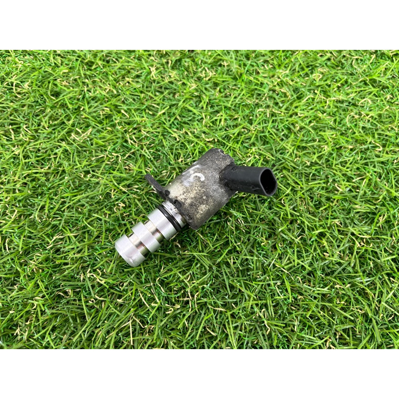 Клапан фазорегулятора (электрика двигателя) Volkswagen Passat B7 2014 1.8 06k115243a