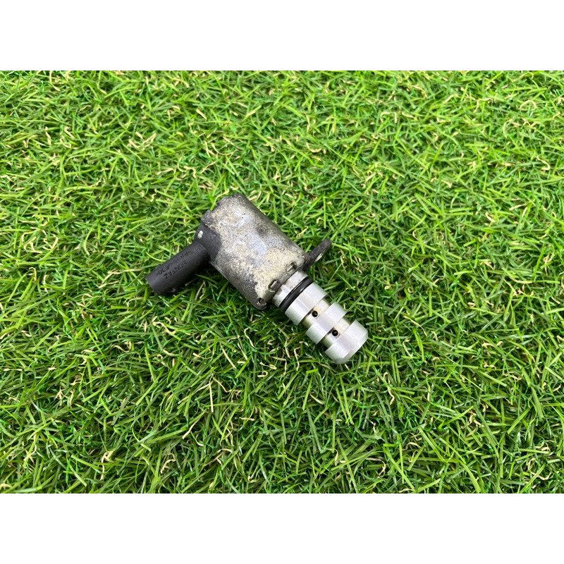 Клапан фазорегулятора (электрика двигателя) Volkswagen Passat B7 2014 1.8 06k115243a