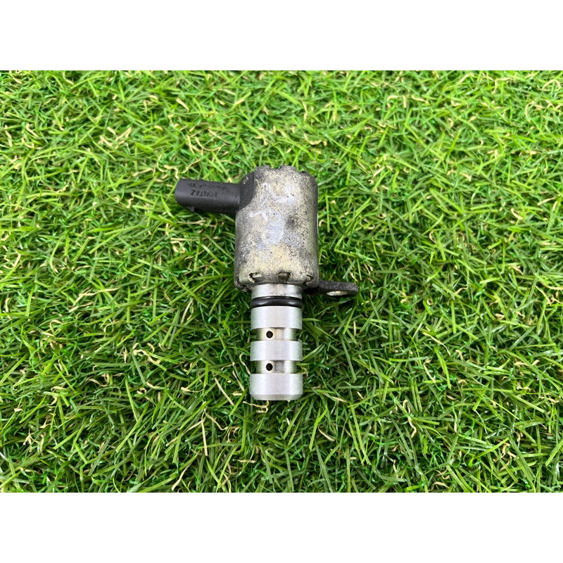 Клапан фазорегулятора (электрика двигателя) Volkswagen Passat B7 2014 1.8 06k115243a