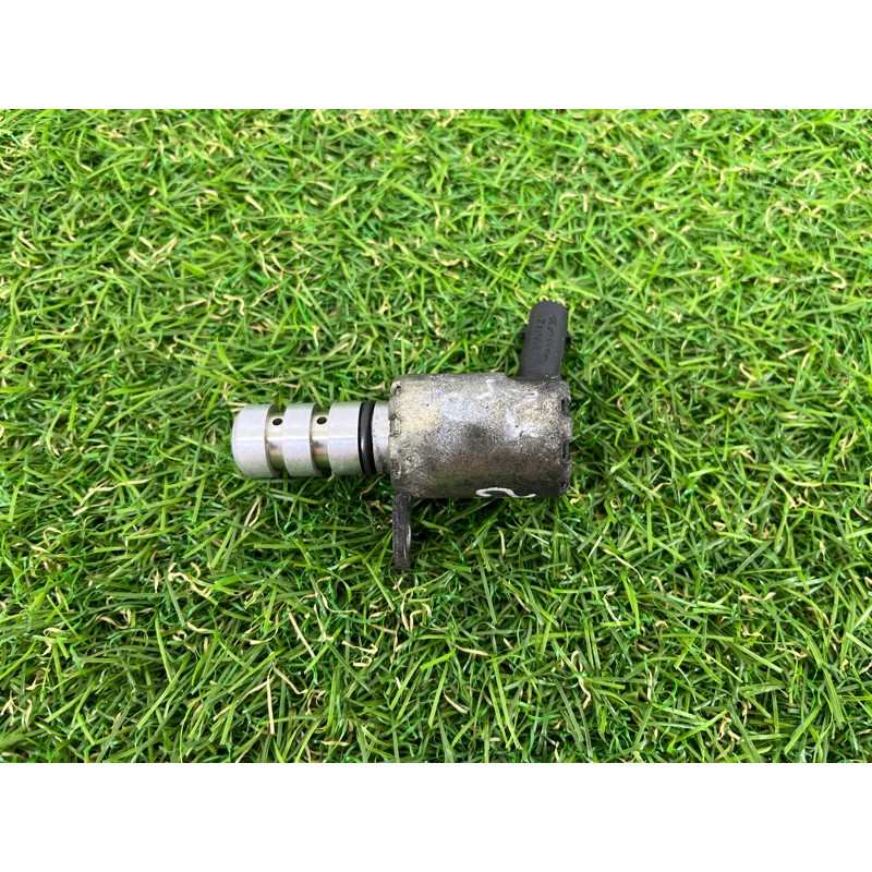 Клапан фазорегулятора (электрика двигателя) Volkswagen Passat B7 2014 1.8 06k115243a