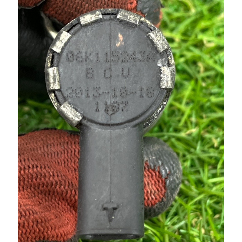 Клапан фазорегулятора (электрика двигателя) Volkswagen Passat B7 2014 1.8 06k115243a